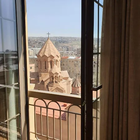 Rare Find! Unbeatable Location! Five Stars, Sparkling Apartment In The Heart Of Yerevan! Exterior photo