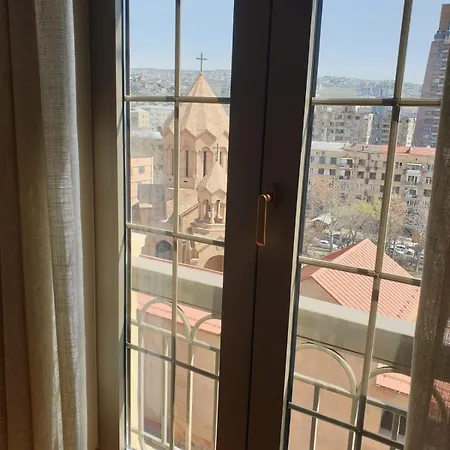 Rare Find! Unbeatable Location! Five Stars, Sparkling Apartment In The Heart Of Yerevan! Exterior photo