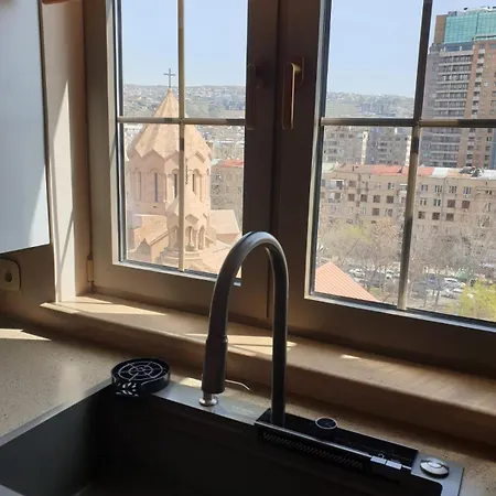 Rare Find! Unbeatable Location! Five Stars, Sparkling Apartment In The Heart Of Yerevan! Exterior photo